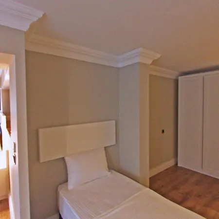 Otel The Mara Palace